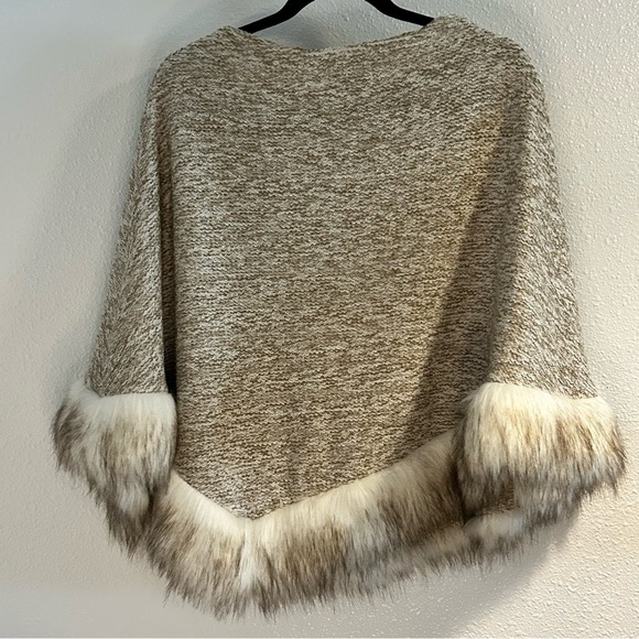 JM Collection Women's Sweater with Faux Fur Trim Size Small Medium - Picture 4 of 8